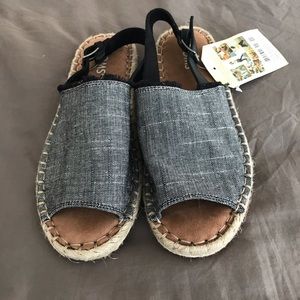 Tom’s Sandals - black leather straps and chambray